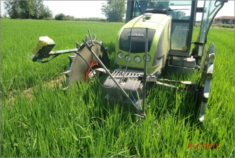 The articulated mechanic support of the vigor sensor, to compare the different responses at three inclinations, with best result when inclined 16° from the horizontal.